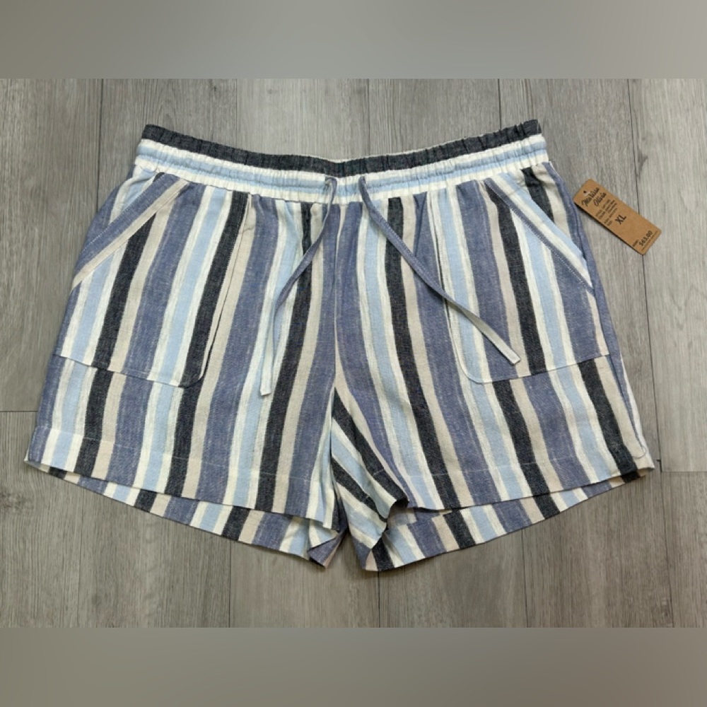 Marissa Olivia Women's Sz XL Blue White Striped Shorts With Tie And Pockets NWT